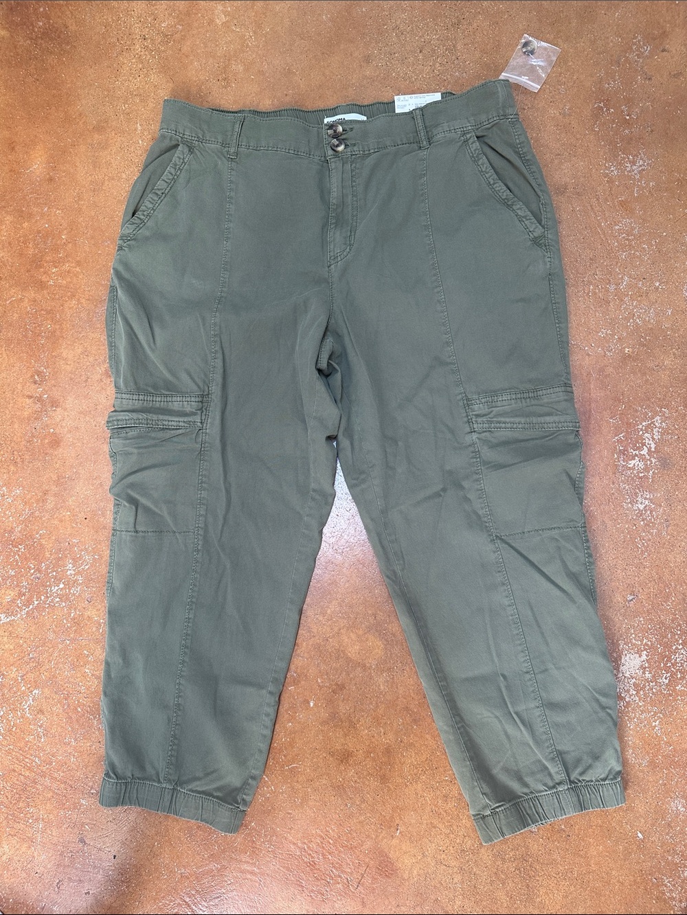 Sonoma Olive Green Crop Cargo Pants with Elastic Cuffs.  NWT 14